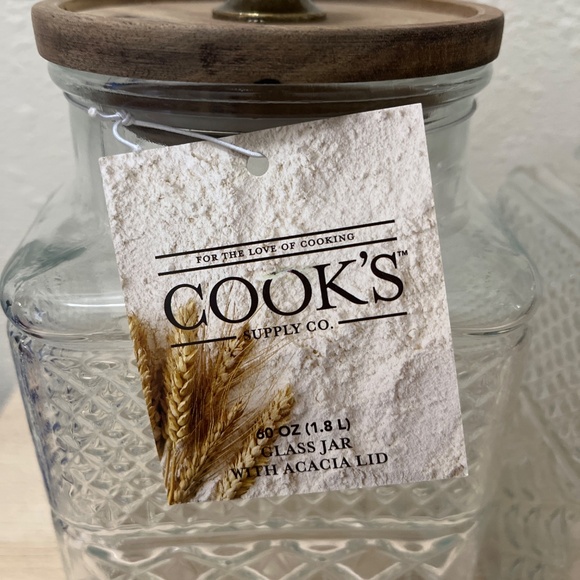 Glass Jars with Acacia lids - Picture 3 of 13